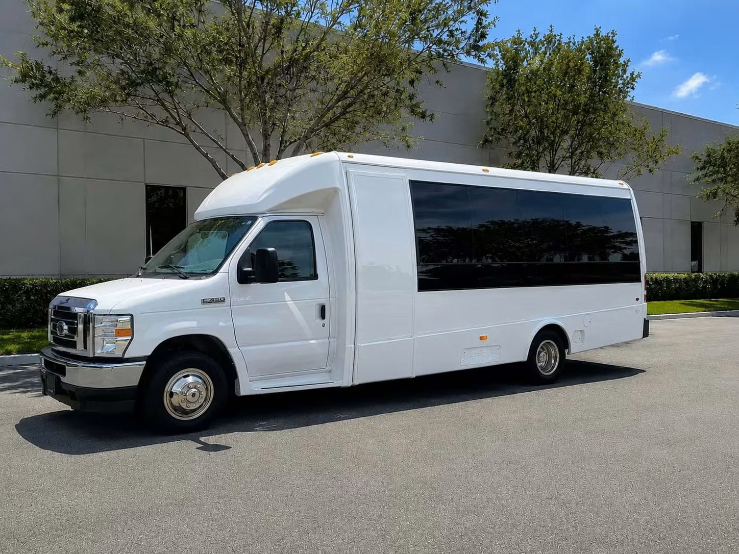 greenwood 15 passenger minibus rental