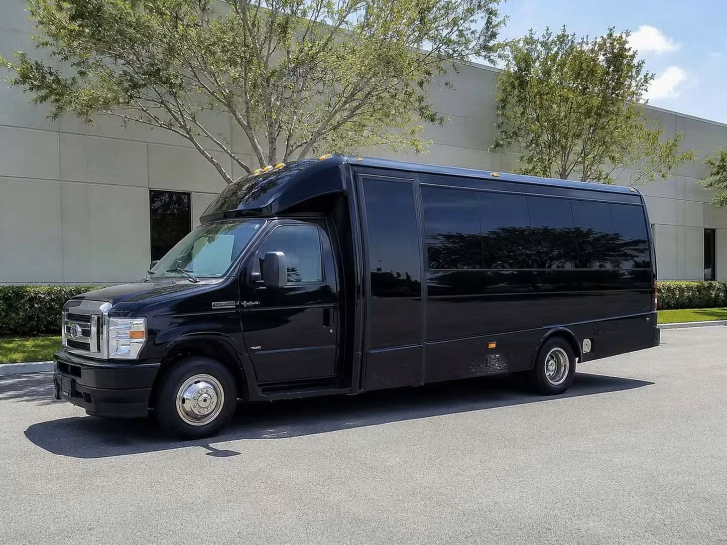 greenwood 18 passenger minibus rental
